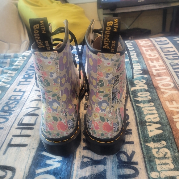 NWT DR. MARTENS SUPERCUTE 1460 FLORAL BOOTS - Picture 3 of 11